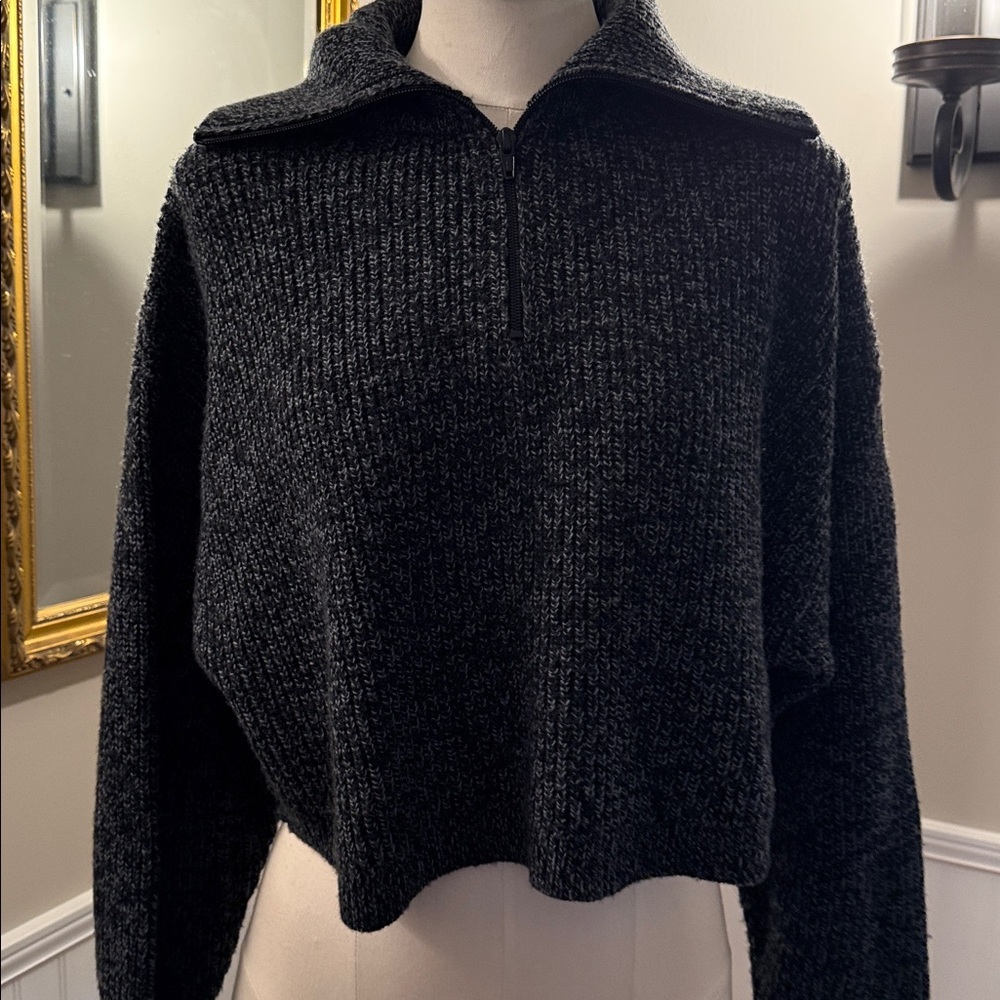 Woman’s  ALO Yoga Black and Gray Marl Cropped Pullover Sweater 1/4 zip. Med. ECU - Picture 3 of 9